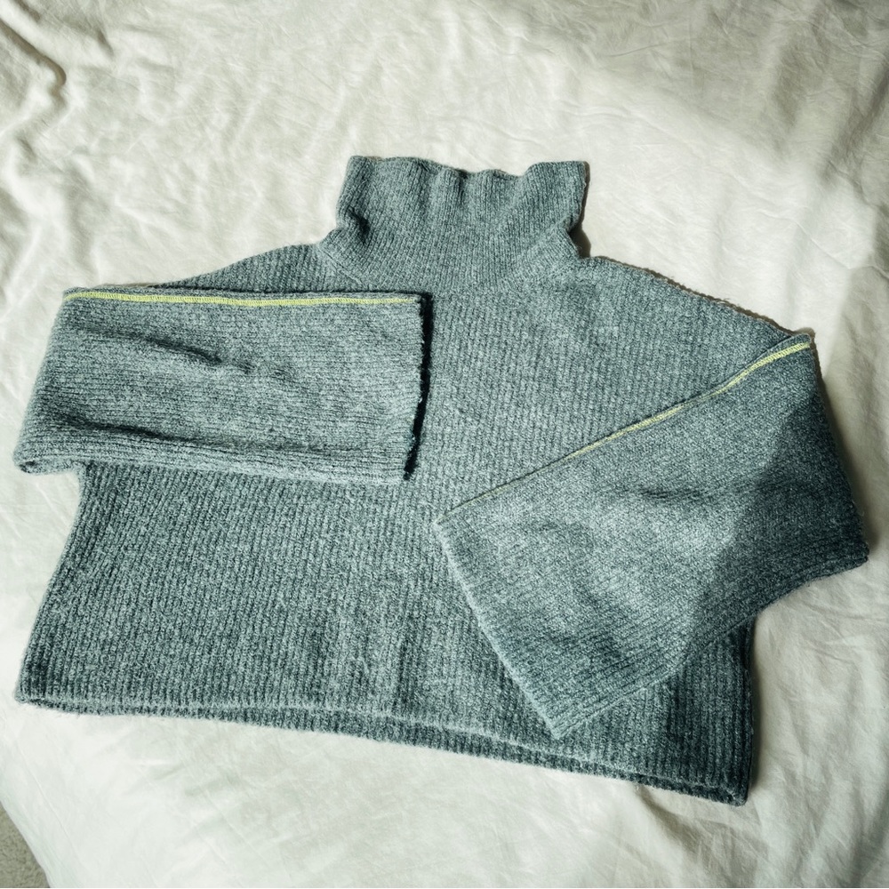 Topshop Gray Turtleneck Wide Long Sleeve Gray Ribbed Knit Crop Top Sweater